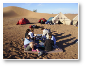 bivouac après une journée de randonnée bivouac après une journée de randonnée
